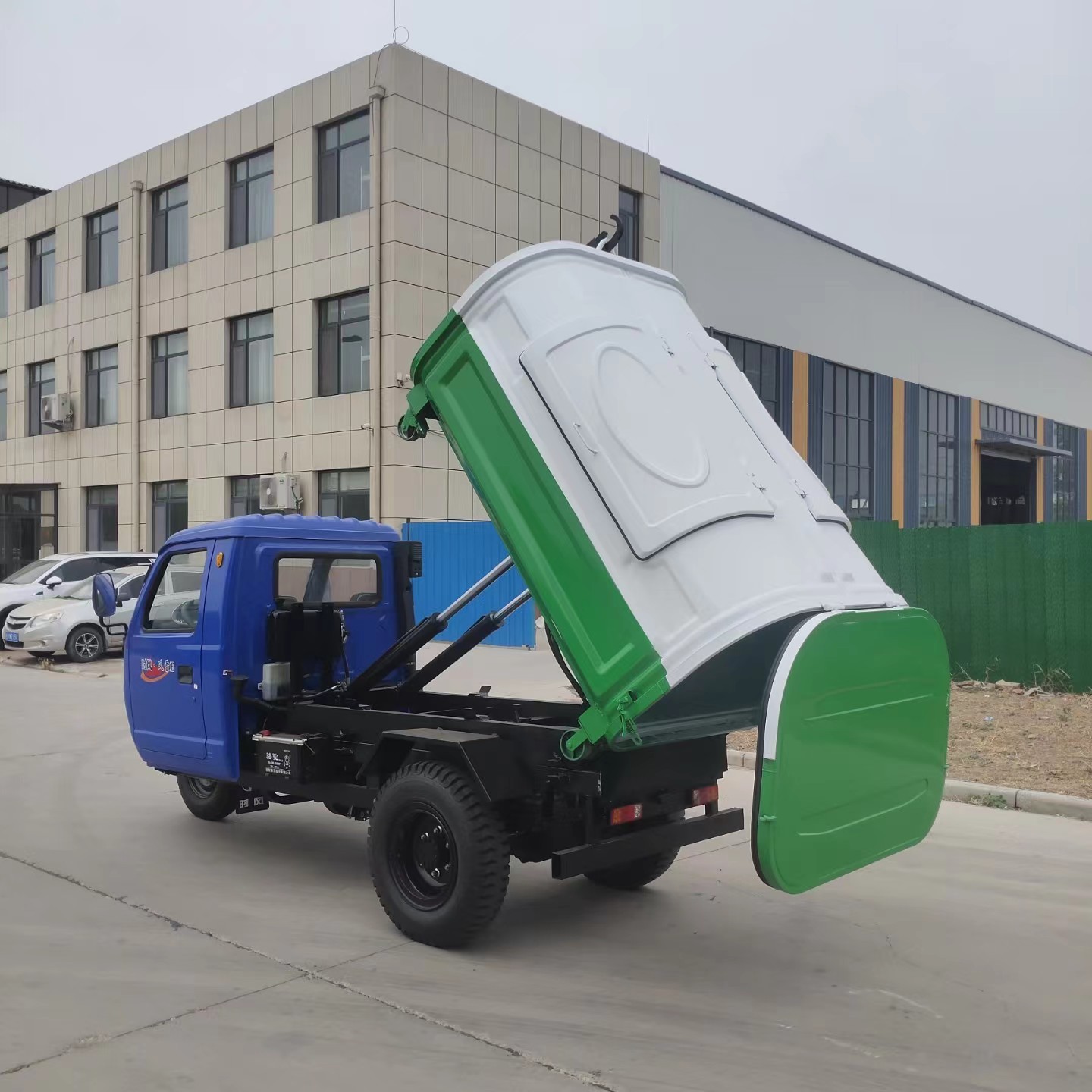 城乡自卸挂桶式垃圾转运清运车 物业保洁小区电动垃圾周转运输车