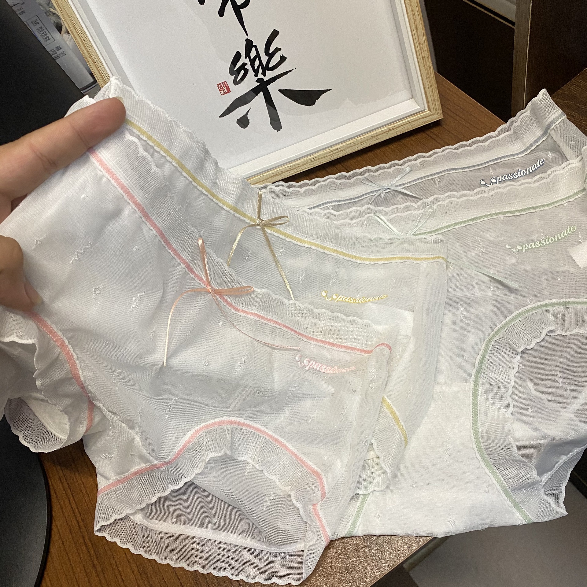 蛇纹妖姬~滴胶字母性感透明网纱内裤女透气全棉裆中腰少女三角裤