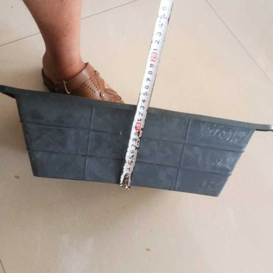 厂家直发特种材料制作建筑用灰灰桶泥工地装修塑料橡胶方灰斗