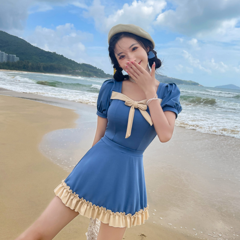 泳衣女小胸聚拢韩