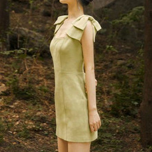 2024夏天新款香风绿色吊带连衣裙女茶歇法式小个子修身背带短裙子