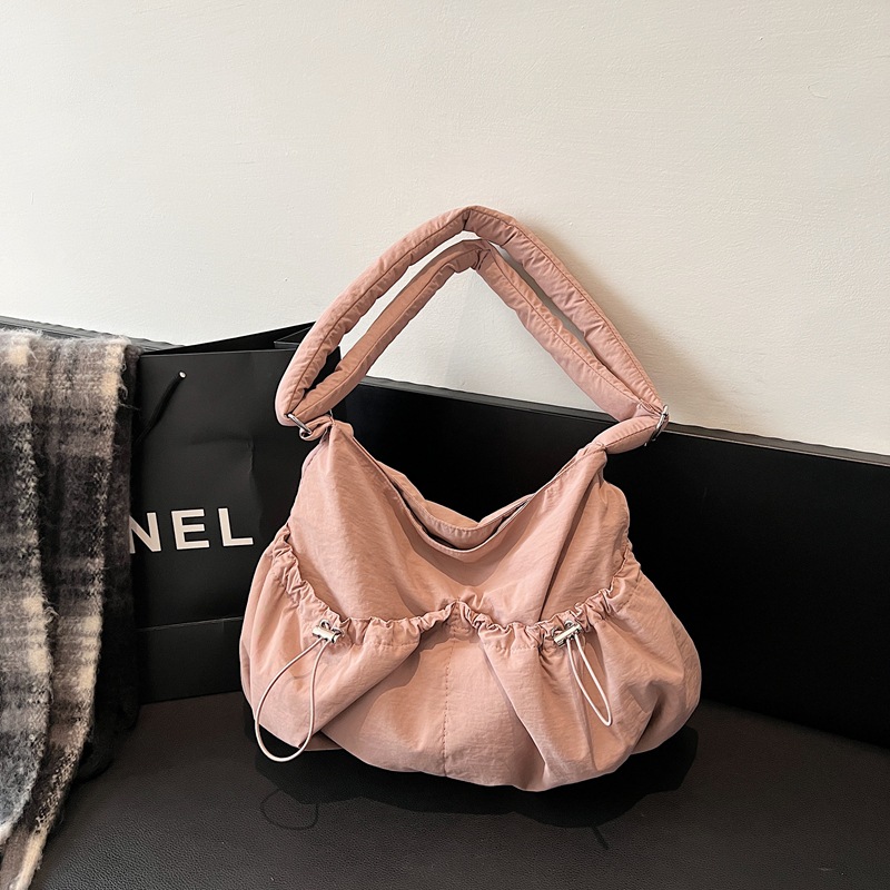 mori style korean style nylon ins new women‘s shoulder pleated drawstring cloud bag casual and lightweight commuter messenger bag