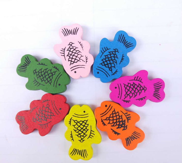 木质激光两面丝印diy鱼木片 卡通彩绘幼儿园木扣木珠彩鱼挂件饰品