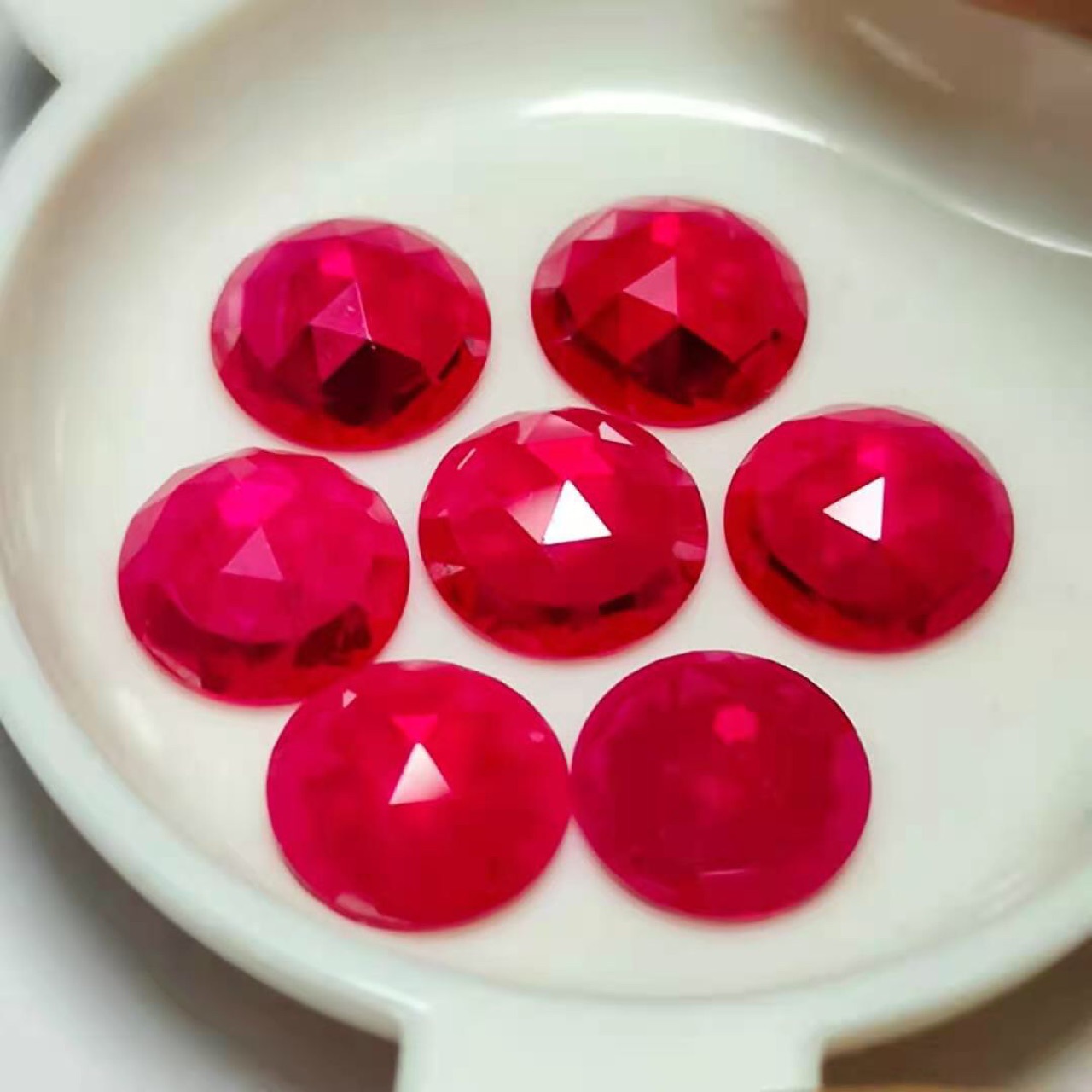 批发合成红宝石红刚玉圆形8mm 平底玫瑰切 厚度3mm
