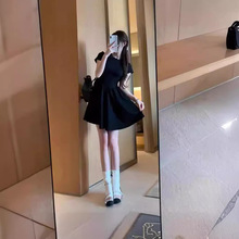 小黑裙女2024新款小个子连衣裙设计感显瘦茶歇法式短裙子