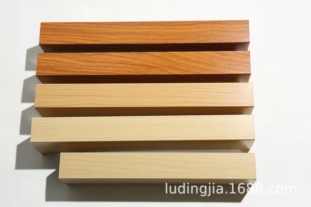 木纹铝方通吊顶铝合金方管型材隔断屏风立柱u型方铝方通木纹吊顶