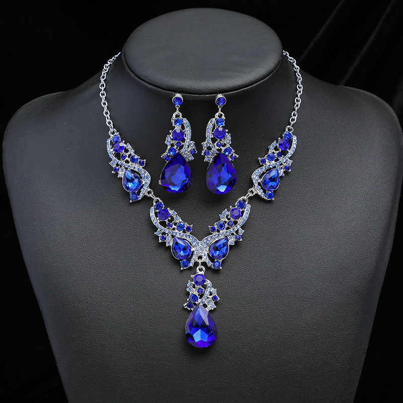 2022 European and American Foreign Trade New High-Key Dignified Necklace Two-Piece Earrings Set Retro Cross-Mirror for Alloy Plating