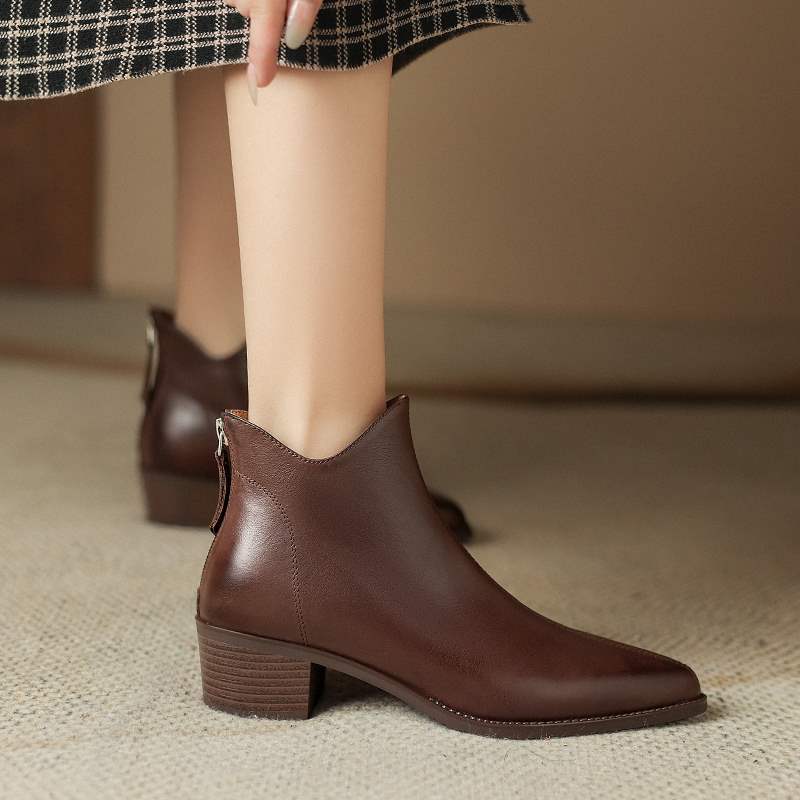 法式气质小短靴女2023新款春秋单靴真皮靴子及踝靴尖头粗跟马丁靴