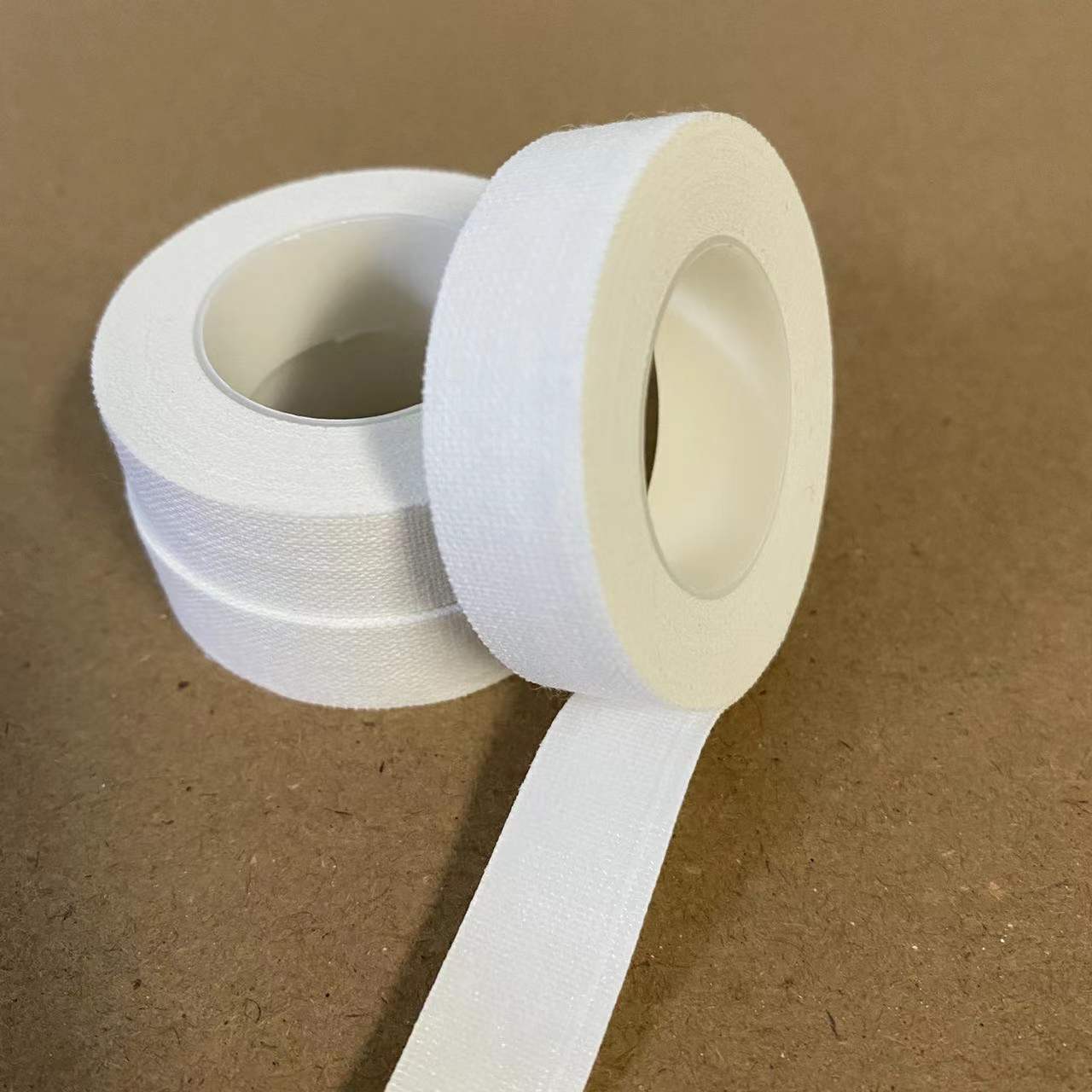 医用胶带 橡皮膏 打孔胶带 棉布氧化锌胶布 出口橡皮膏