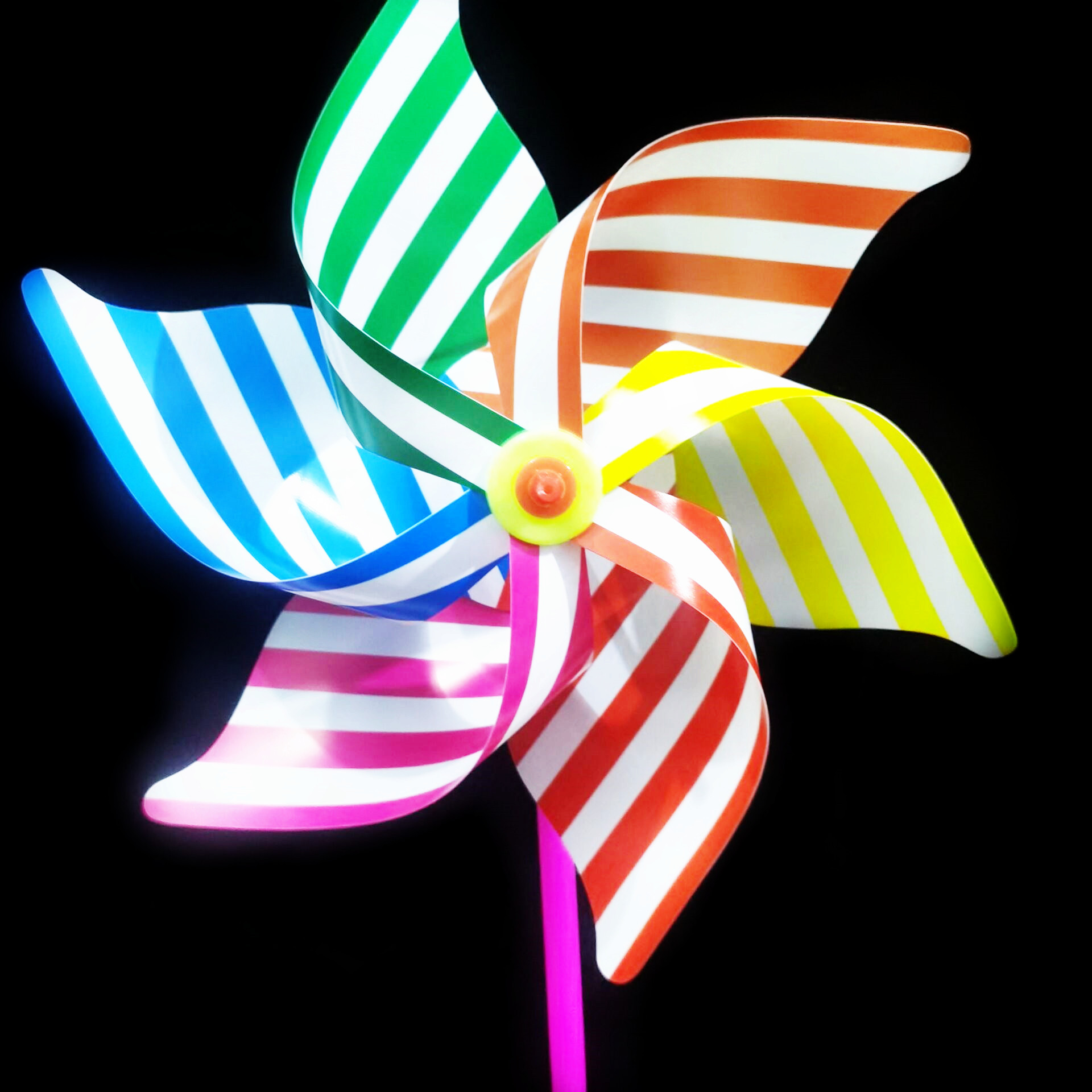 厂家批发七彩塑料风车儿童传统怀旧户外玩具景区地摊公园货源批发