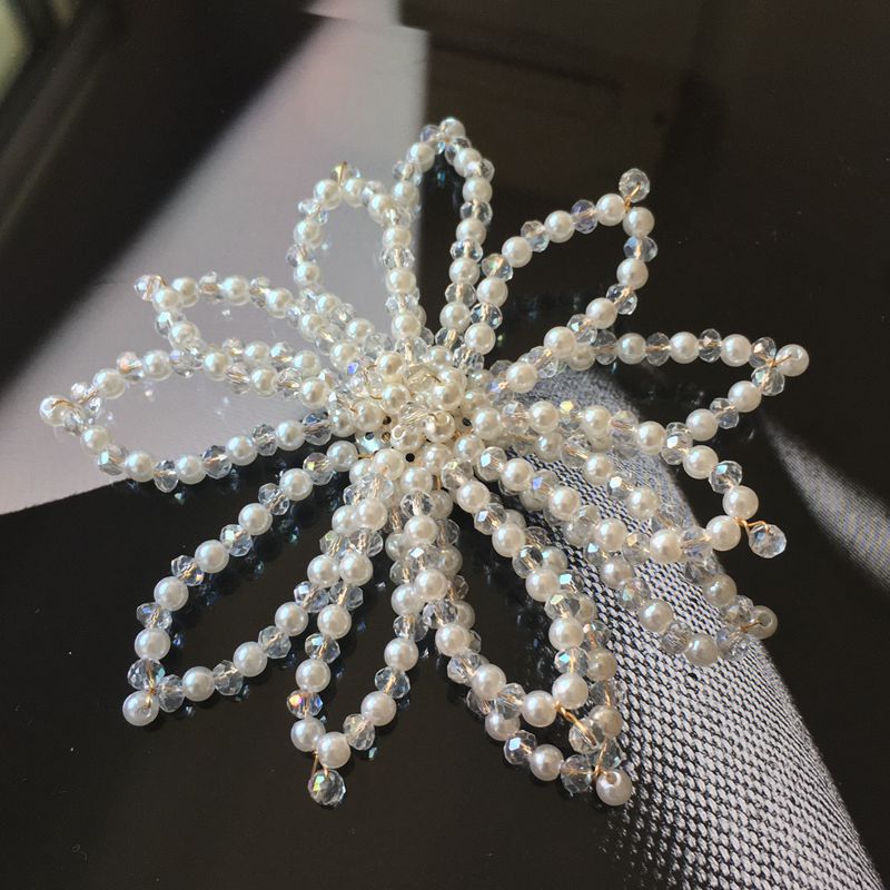 轻奢手工水晶珍珠花朵串胸针新娘发饰结婚礼服装饰头巾丝巾扣珠花