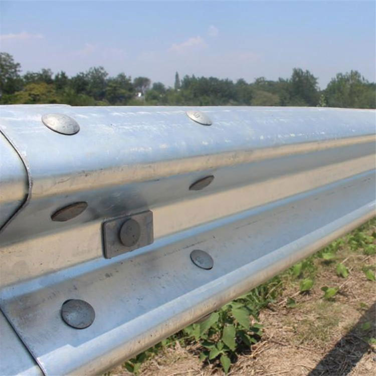 高速路波形护栏板公路w型波浪型防撞护栏乡村道路波形防护栏厂家