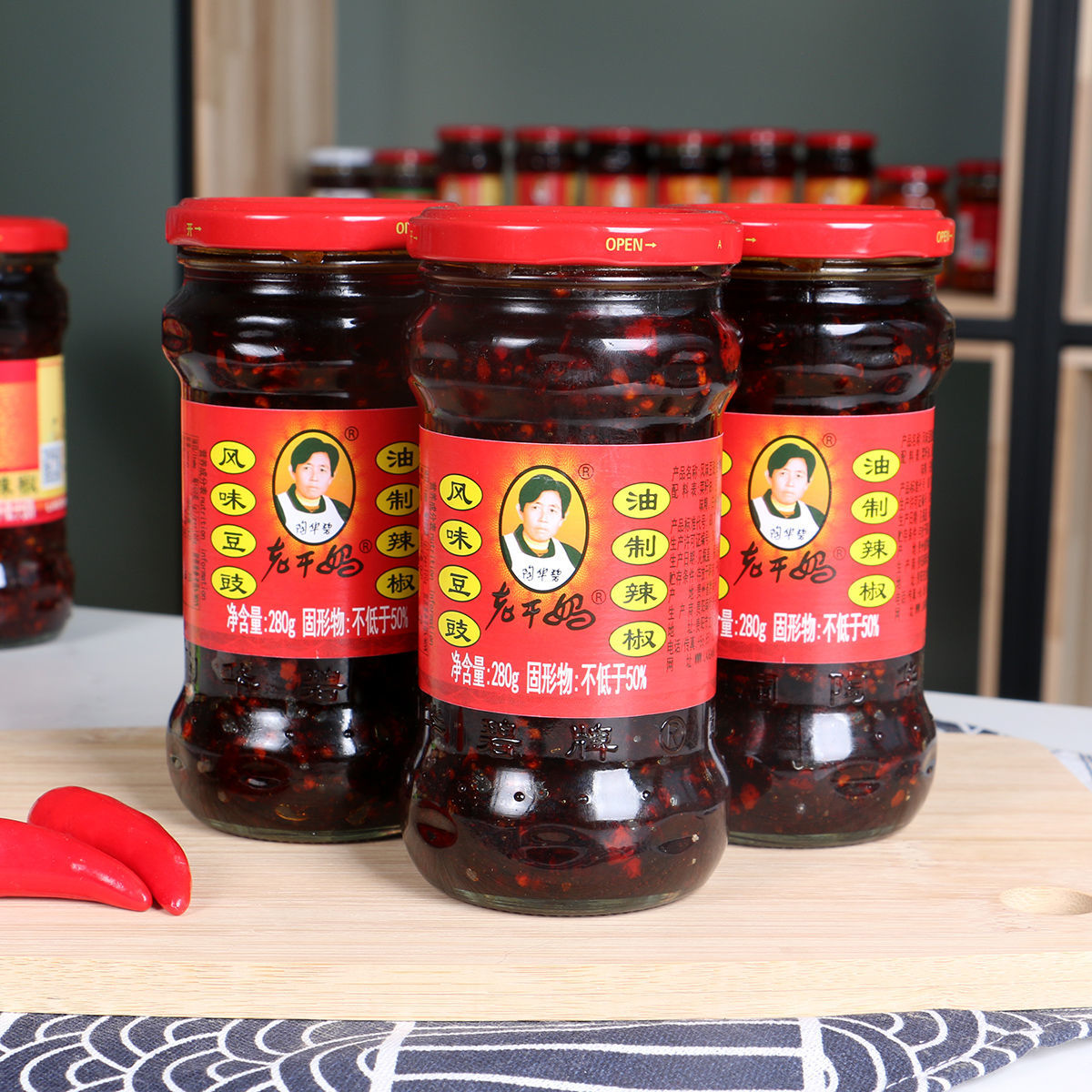 贵州特产老干妈风味豆豉油制辣椒280g瓶装香辣酱拌饭拌面下饭菜
