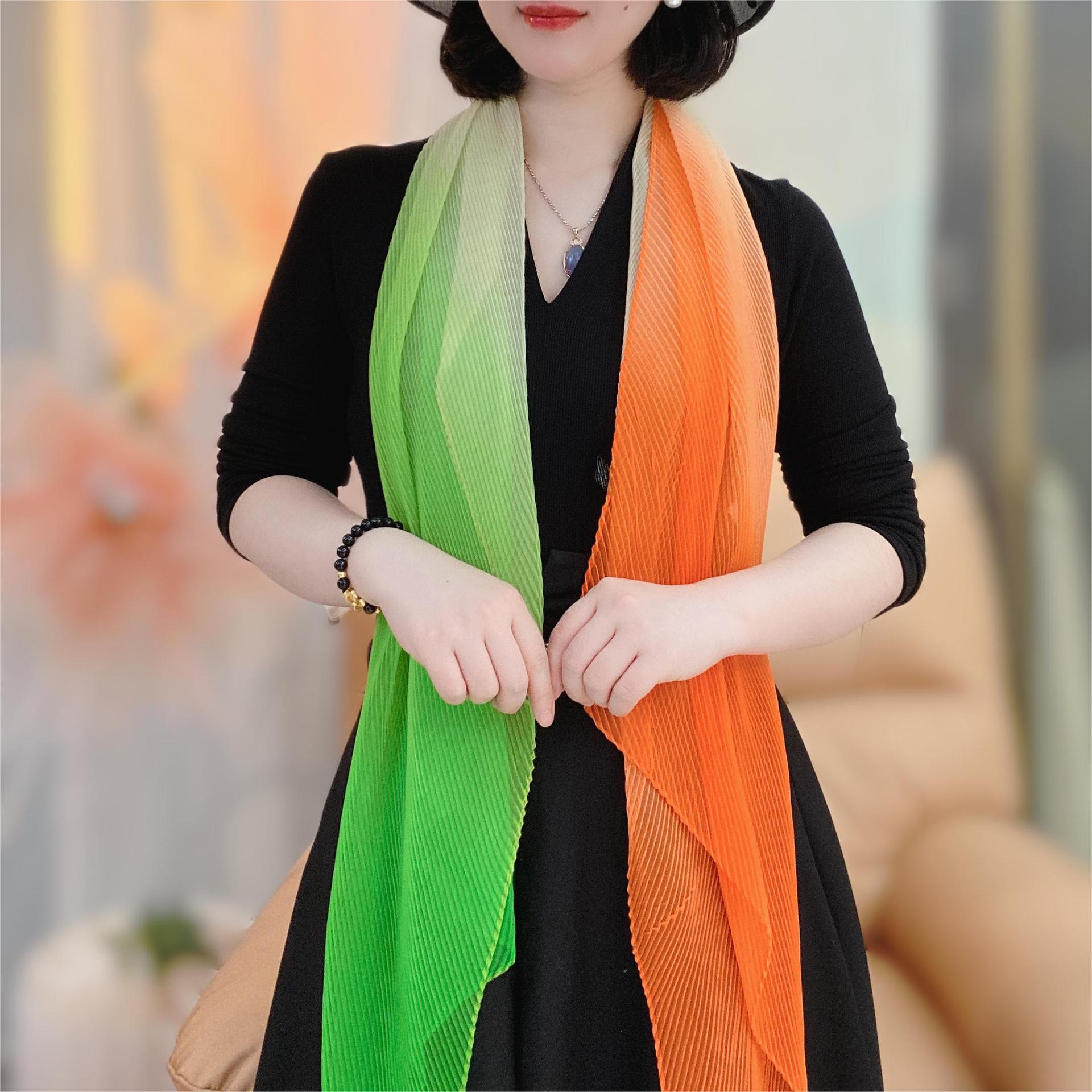 可可新款彩虹渐变压皱围巾不规则斜角渐变小丝巾旅游拍照防晒纱巾