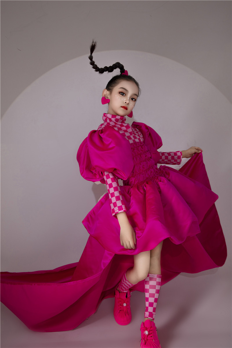 新款女童荧光玫红灯笼裙走秀t台大拖尾儿童潮服甜酷风