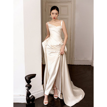 外贸欧美 简约设计 珍珠光泽缎面新娘轻婚纱法式小拖尾晚礼服供应