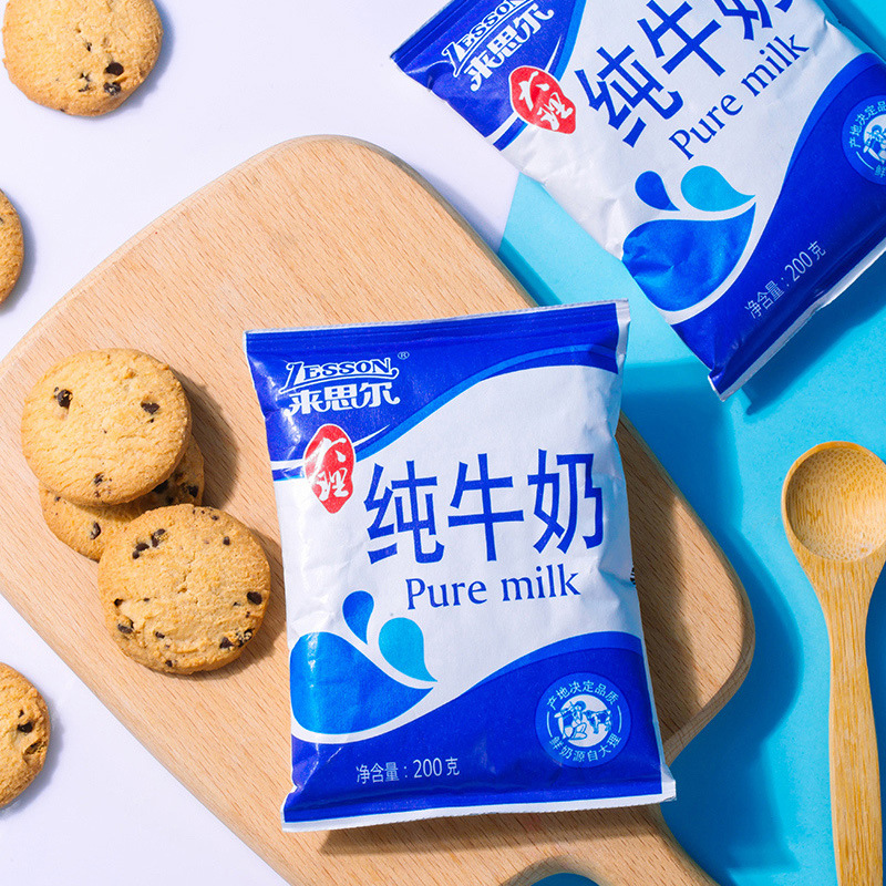来思尔云南大理常温全脂纯牛奶200g*12袋装整箱成人早餐奶