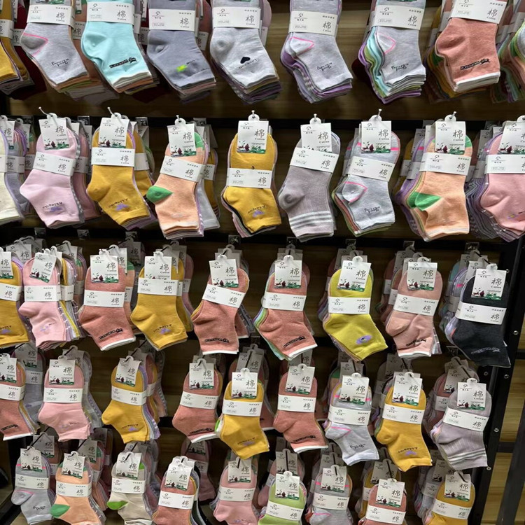 江湖地摊产品批发10元一捆4双袜子 男女中筒纯棉袜子赶集乡镇热销