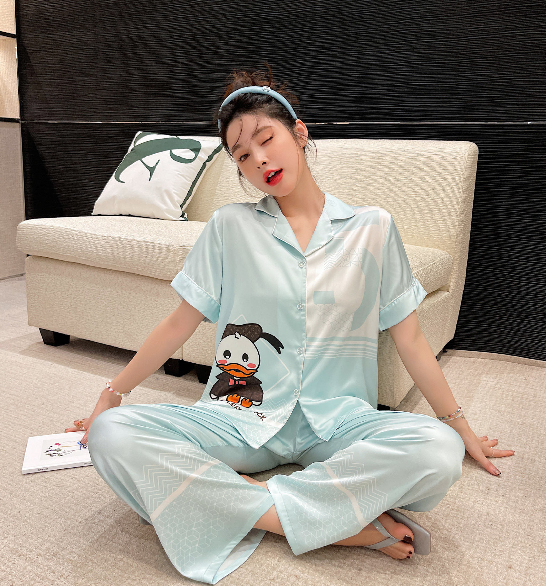 冰丝睡衣女夏季短袖薄款网红翻领开衫套装韩版卡通印花丝绸家居服