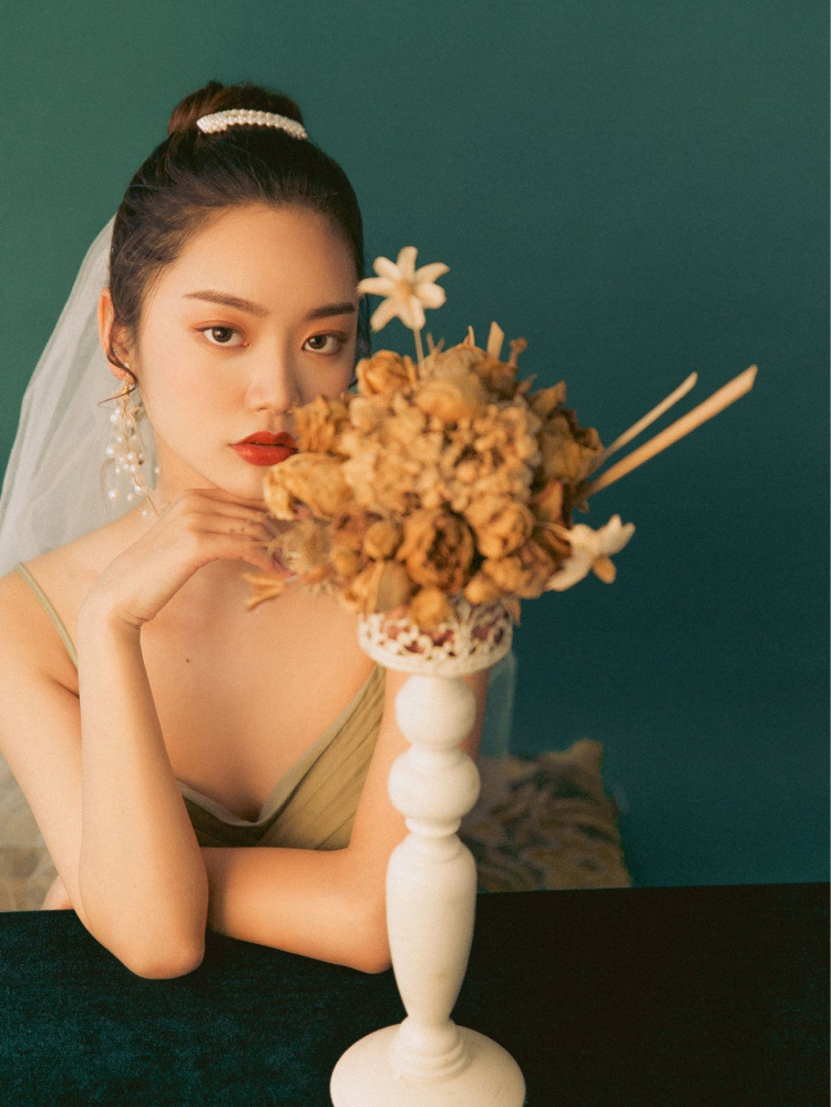 展会新款影楼主题服装时尚复古港风气质艺术照女孩潮拍写真摄影服