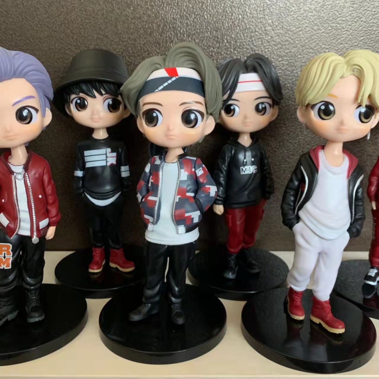 现货新跨境q版大眼7款大号防单少年团手办公仔玩具模型摆件袋装