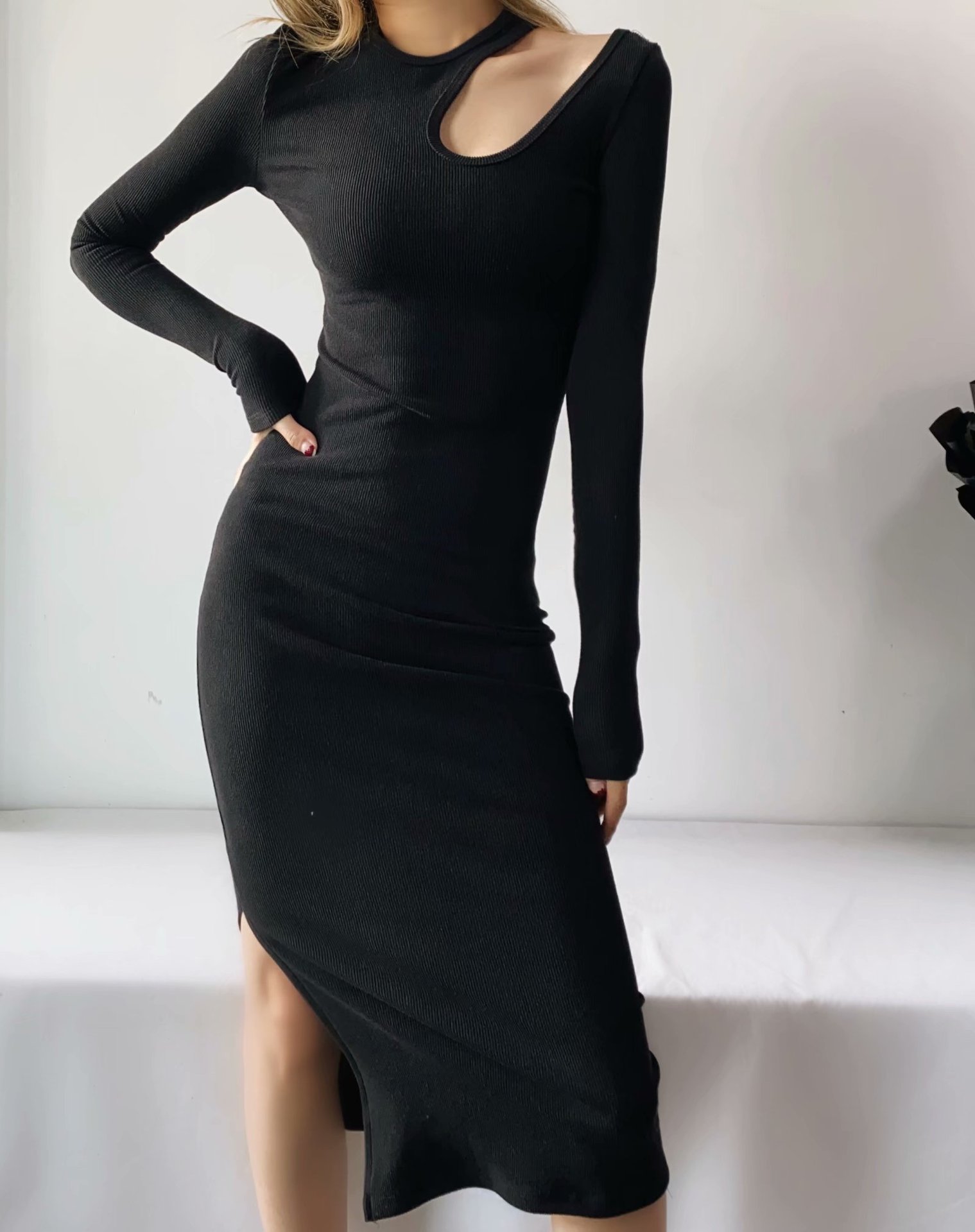 ins欧美性感露锁骨开叉长裙2021春季圆领紧身裙肩部镂空连衣裙