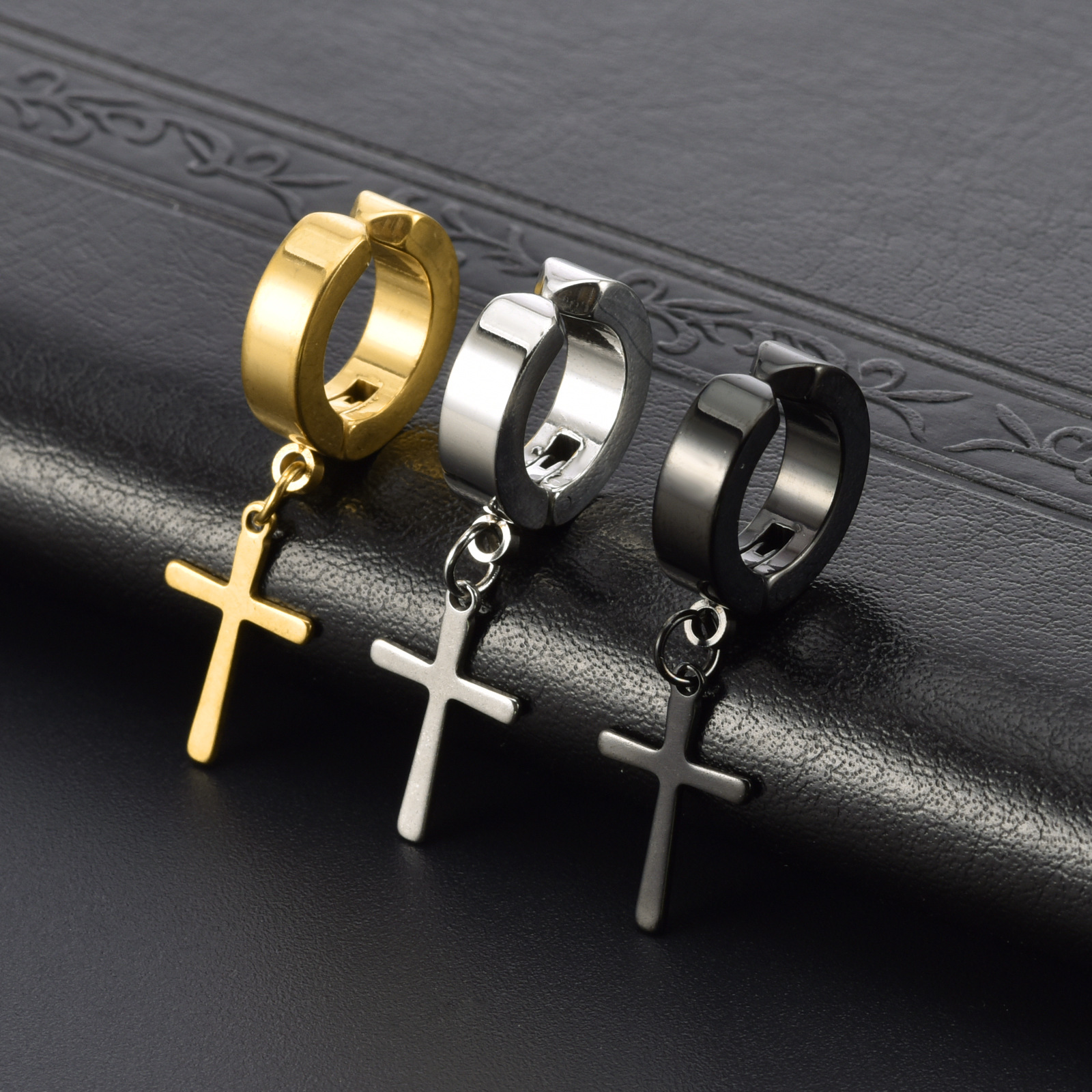 厂家供应 流苏黑色韩版男耳夹钛钢十字架潮流耳钉耳环 钛钢耳夹男