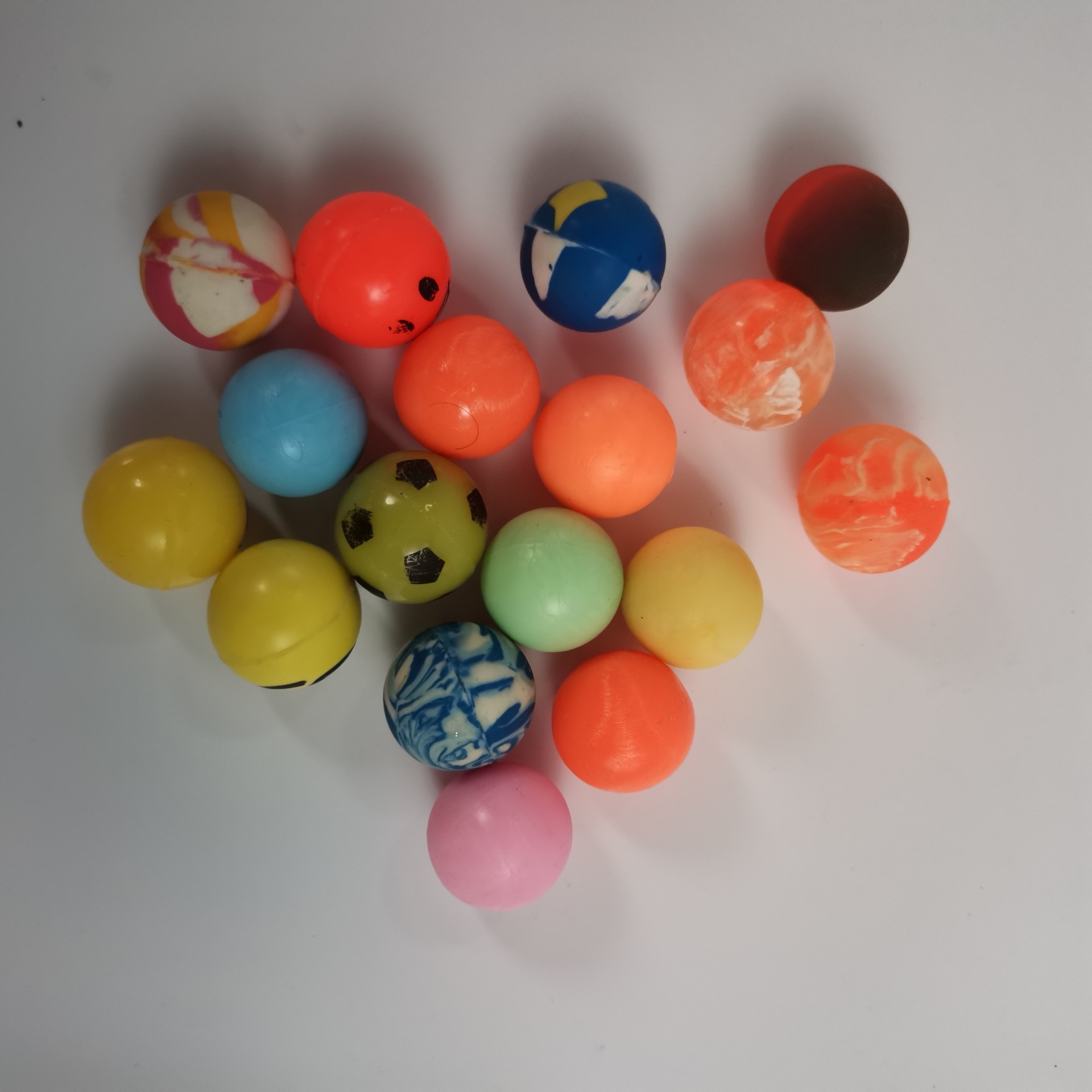 零售厂家直供散装新品27号弹力球30粒包装随机混色弹跳球儿童玩具