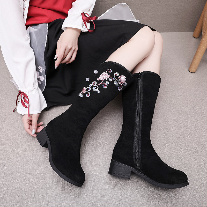冬季古装汉服刺绣鞋子长筒靴古代女绣花加棉保暖靴子戏曲演出布鞋