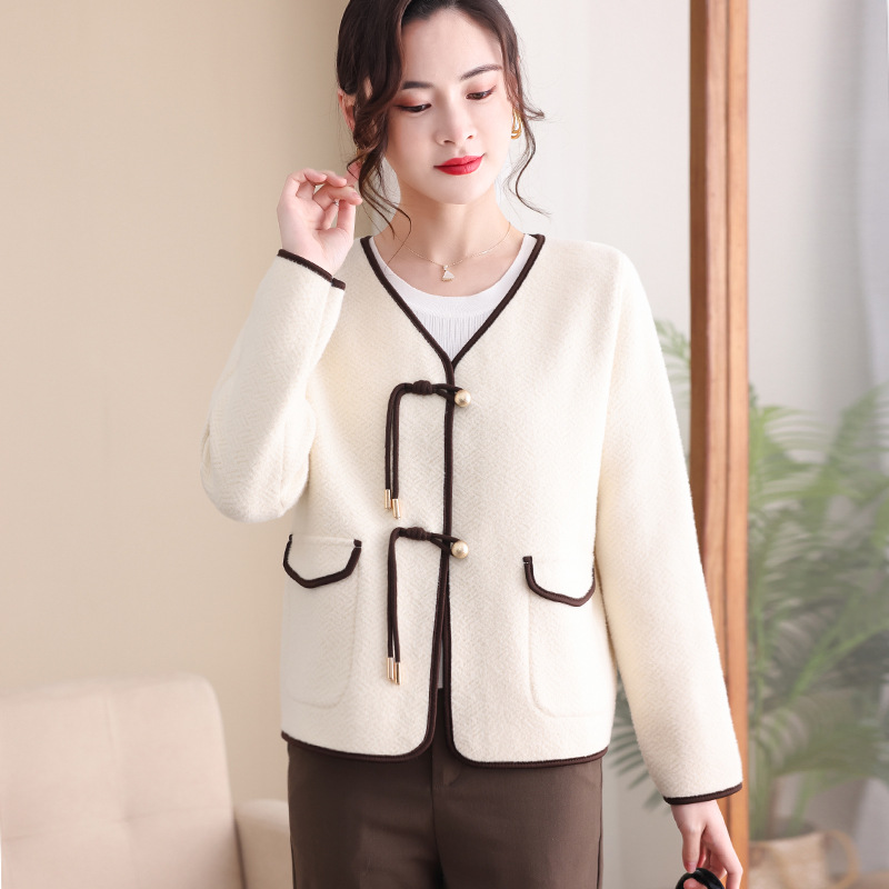 Small Mom Coat Spring and Autumn 2024 New Middle-Aged Women's Clothing New Chinese Style Western Style Knitted Sweater Cardigan