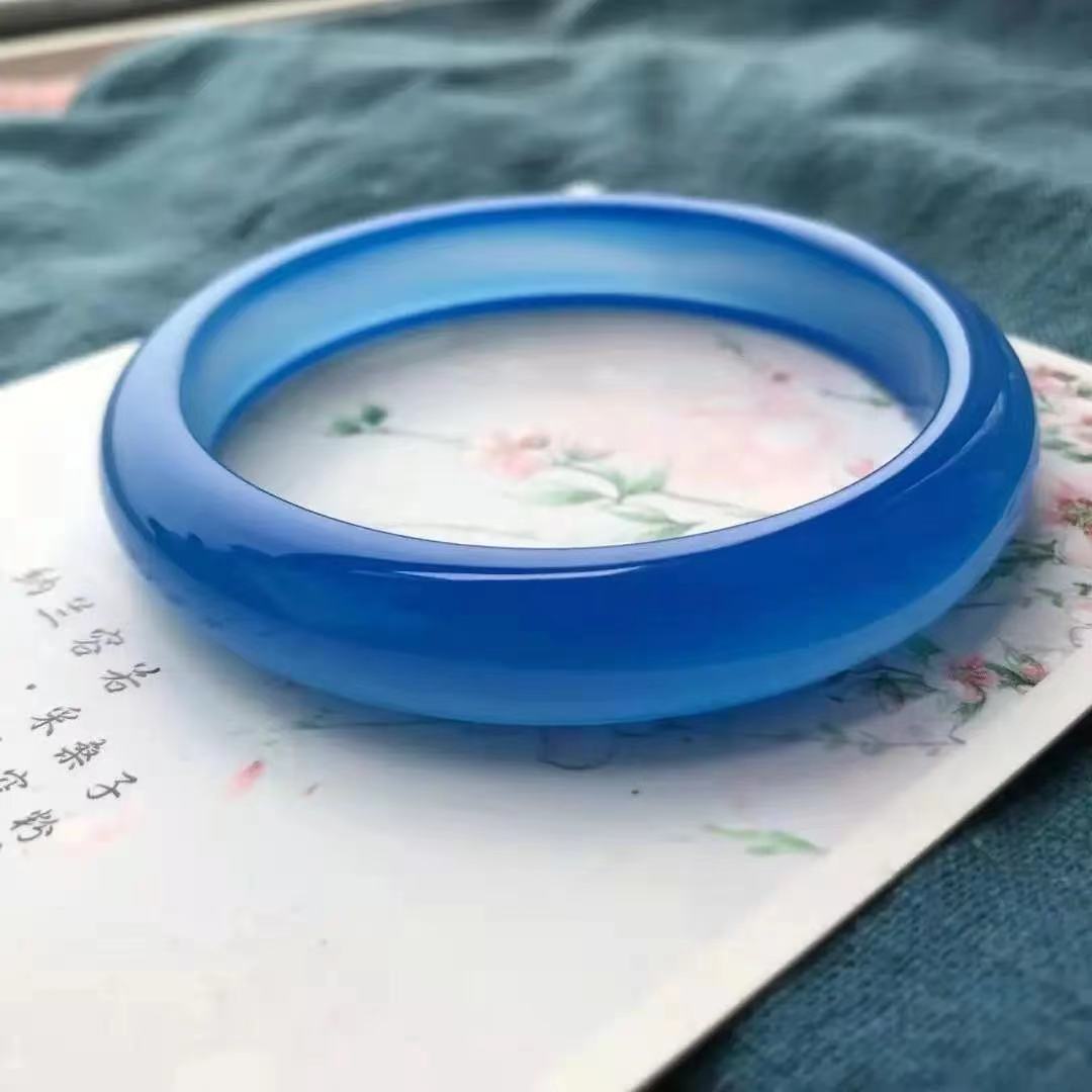 冰透土耳其色蓝玉髓手镯中宽蓝色妖姬玛瑙玉镯批发时尚秀气