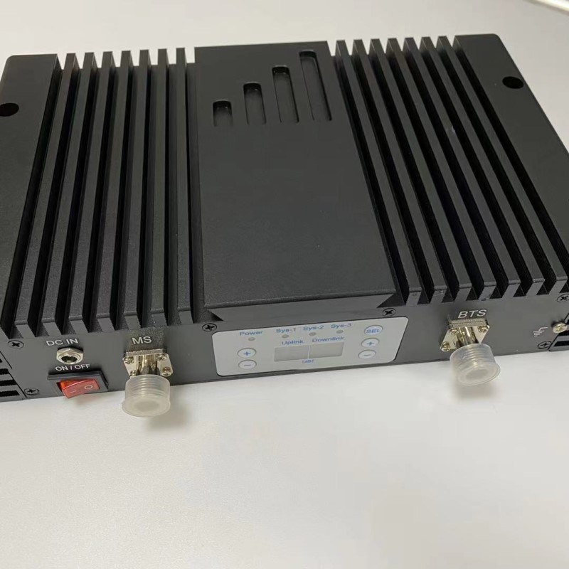 大功率四频手机信号放大器增强手机三网4g通话网络信号放大接收器