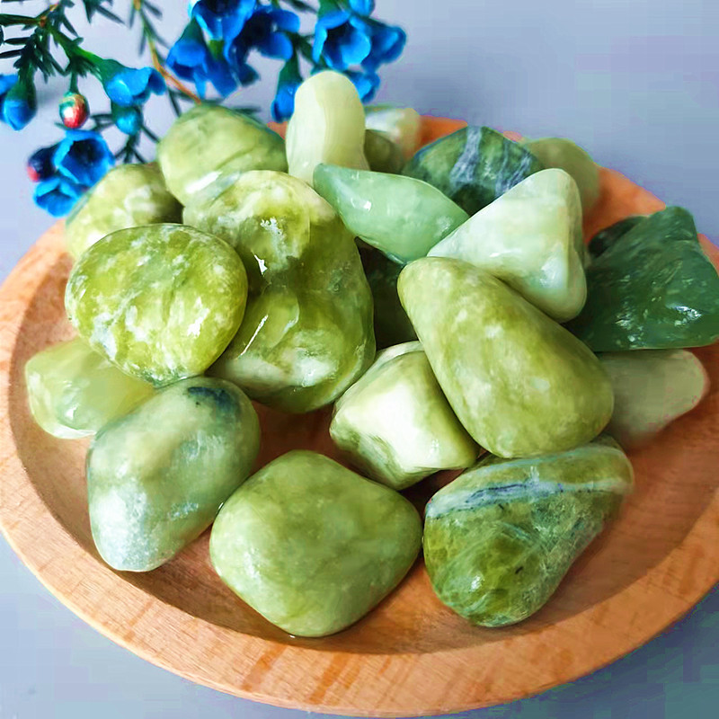 绿色玉石头 汗蒸房用绿色石子 地坪水族 庭院造景用丹东绿石头