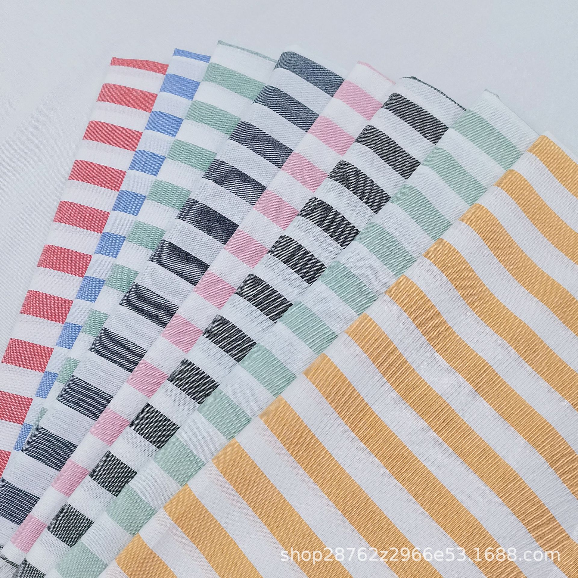 热销款经典蓝白条竖条涤棉朝阳条子格子布料 时装衬衫童装面料