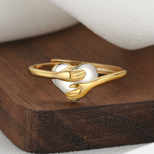 跨境新款双手拥抱爱心戒指时尚简约双色桃心爱的拥抱个性创意指环