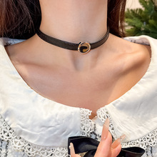 美拉德黑色皮革豹纹圆形项链女新款小众设计简约精致高级感锁骨链