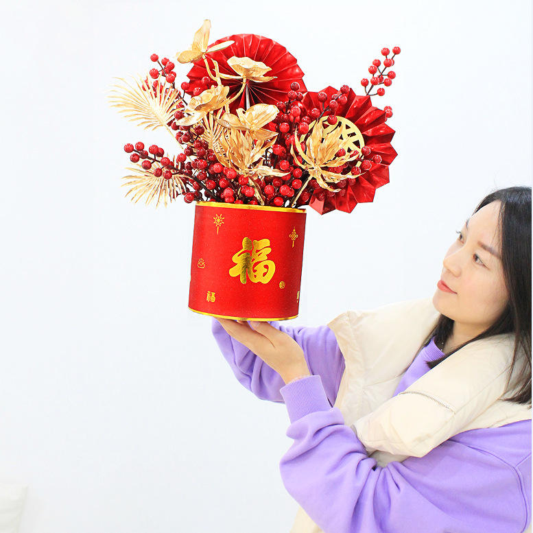 定制新春福桶圆形抱抱桶礼盒年宵花桶冬青银柳插花桶恭贺新春厂家