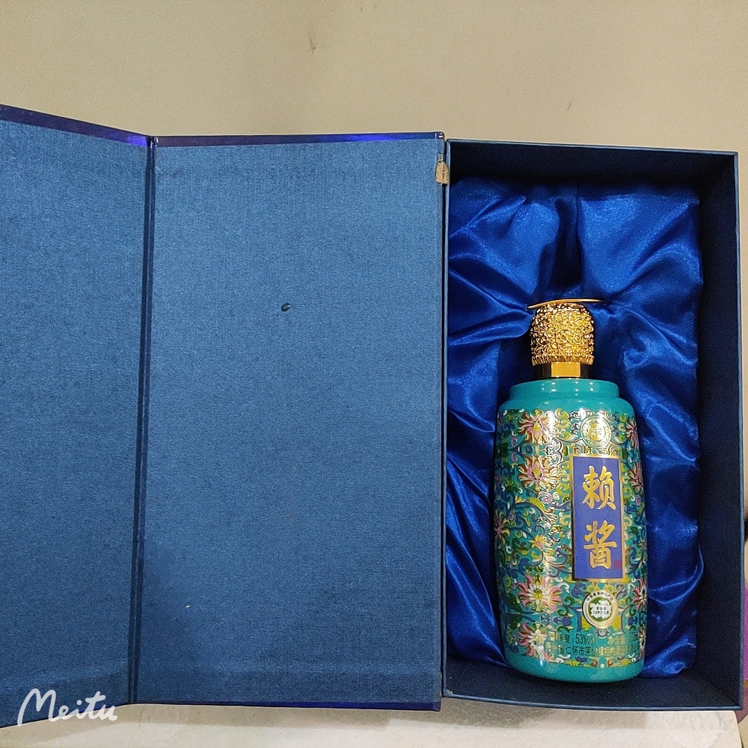 贵州赖酱酱香型书本盒白酒53度500毫升6盒三个袋子扫码688元厅