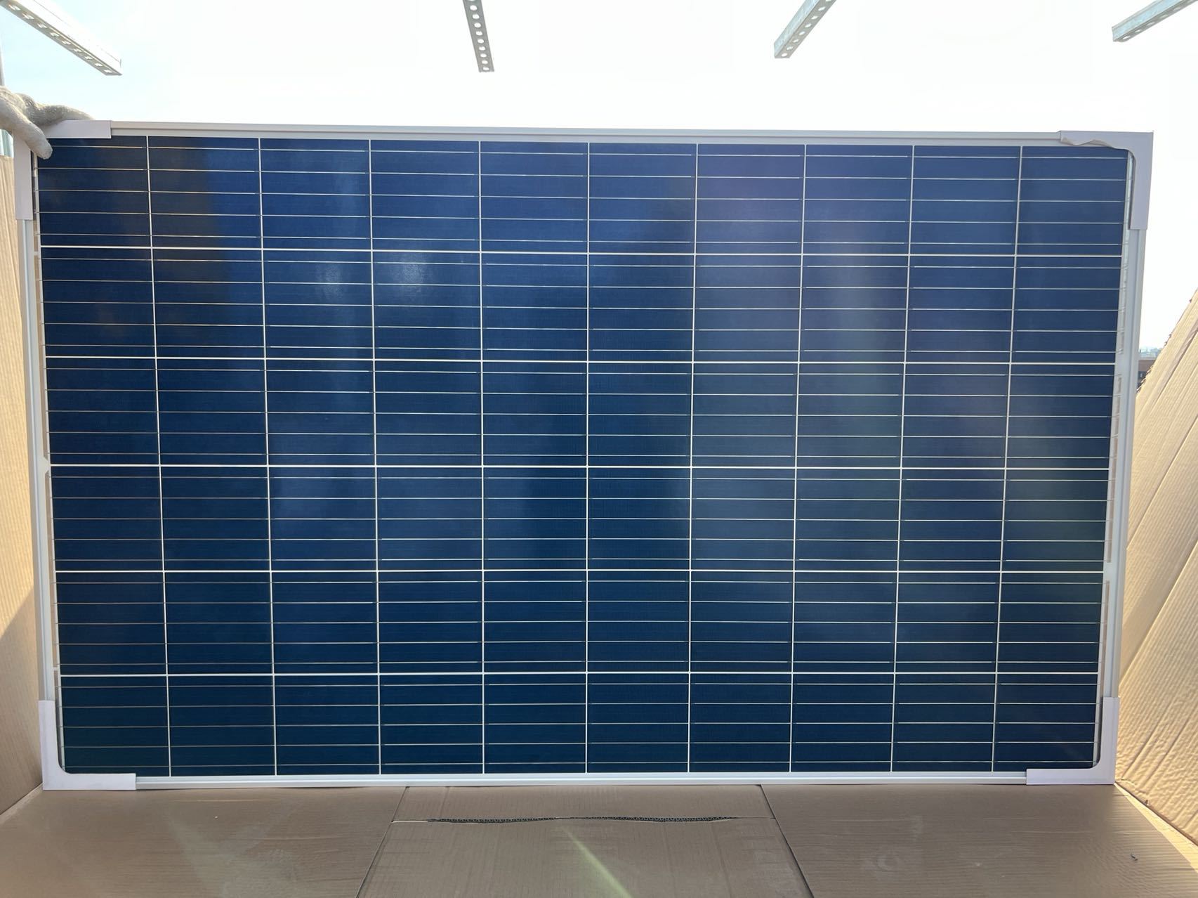 瑞宇275w多晶单晶太阳能光伏板组件屋顶式发电安装