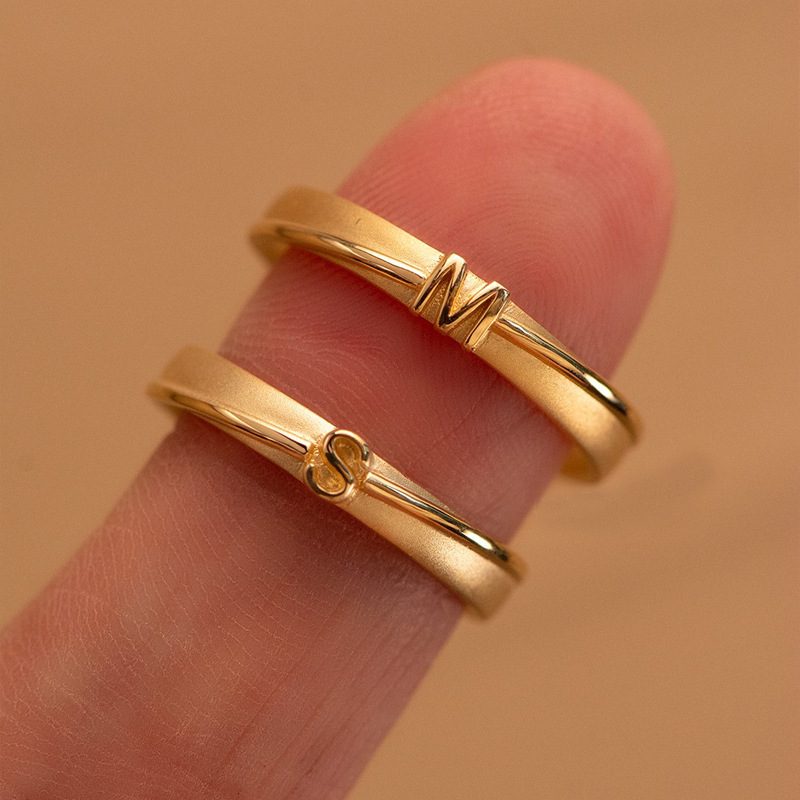 超定婚戒情侣款字母戒指一对镀18k黄金男女对戒真空电镀学生礼物