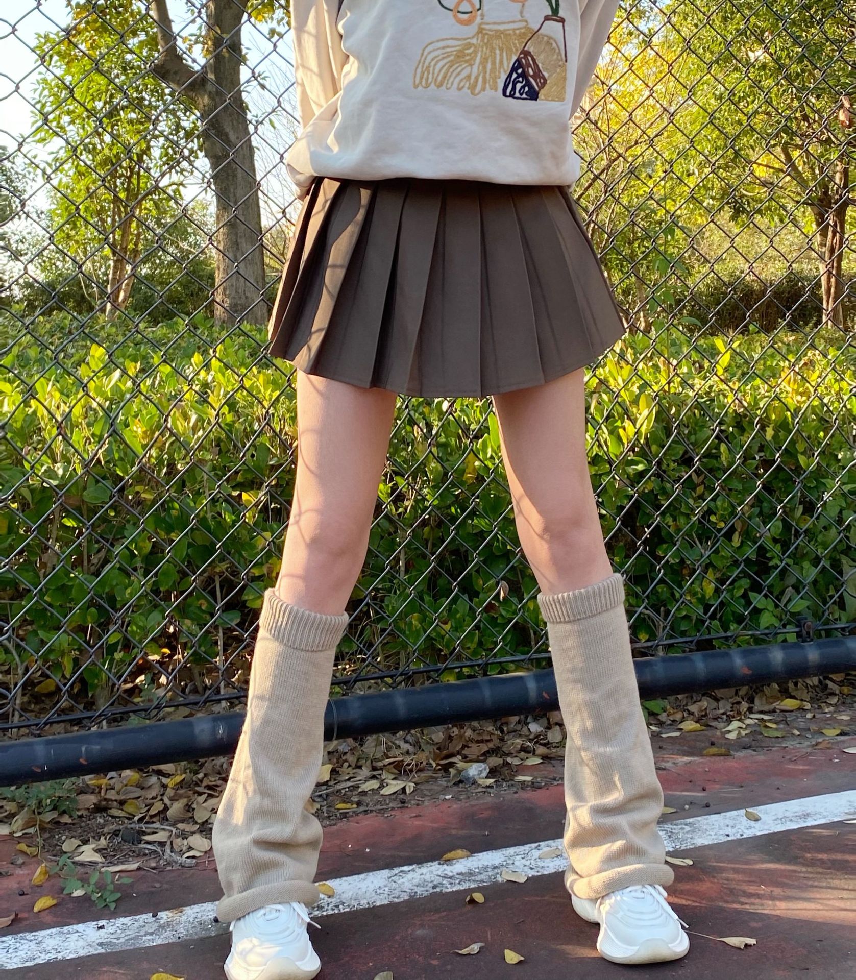 保暖性好,轻便,耐起球,保暖堪比羊绒,具有自发热等优点材质腈纶,不是