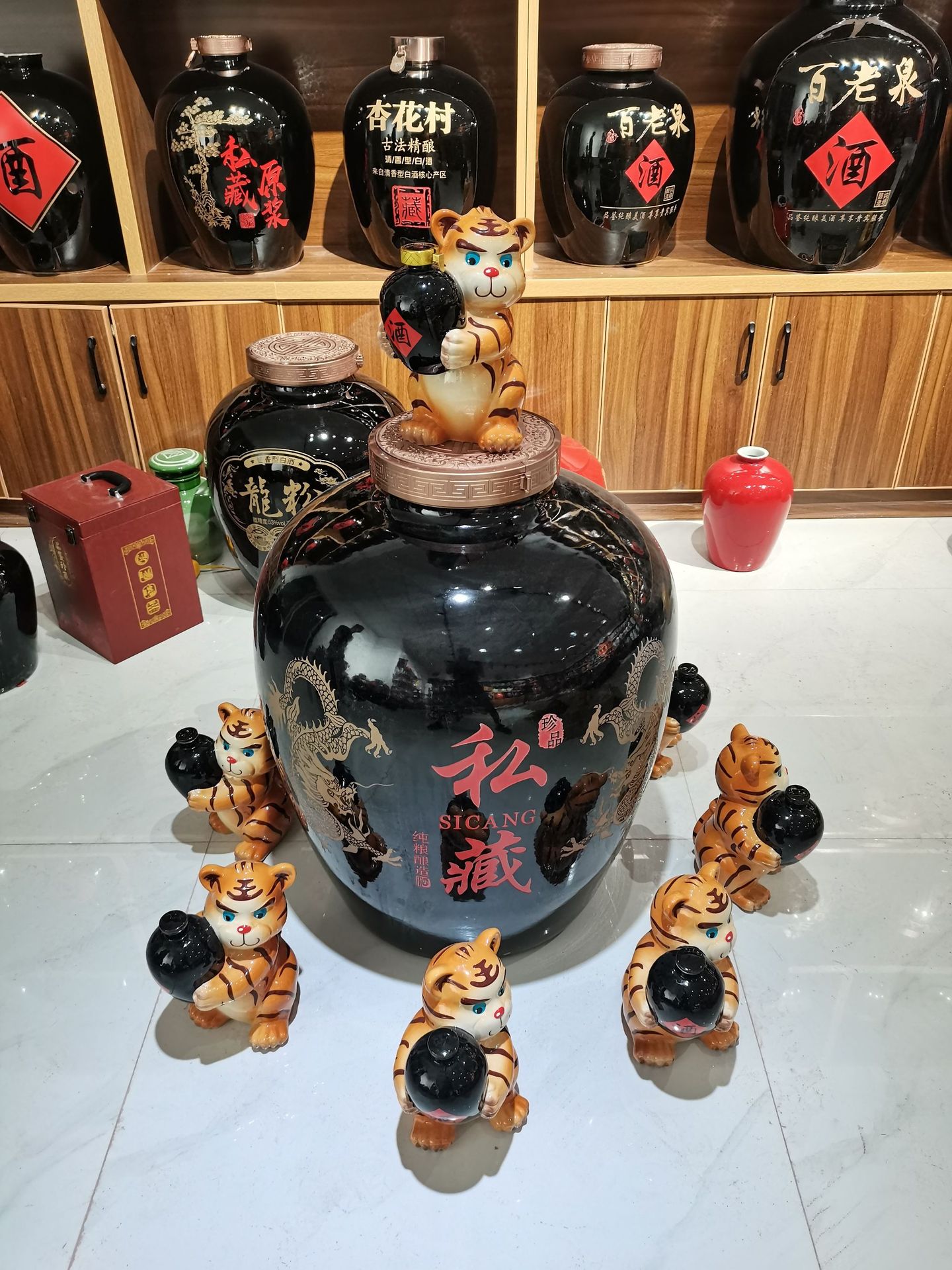老虎陶瓷酒瓶三斤虎酒瓶陶瓷虎酒器景德镇陶瓷酒瓶虎型酒瓶空瓶