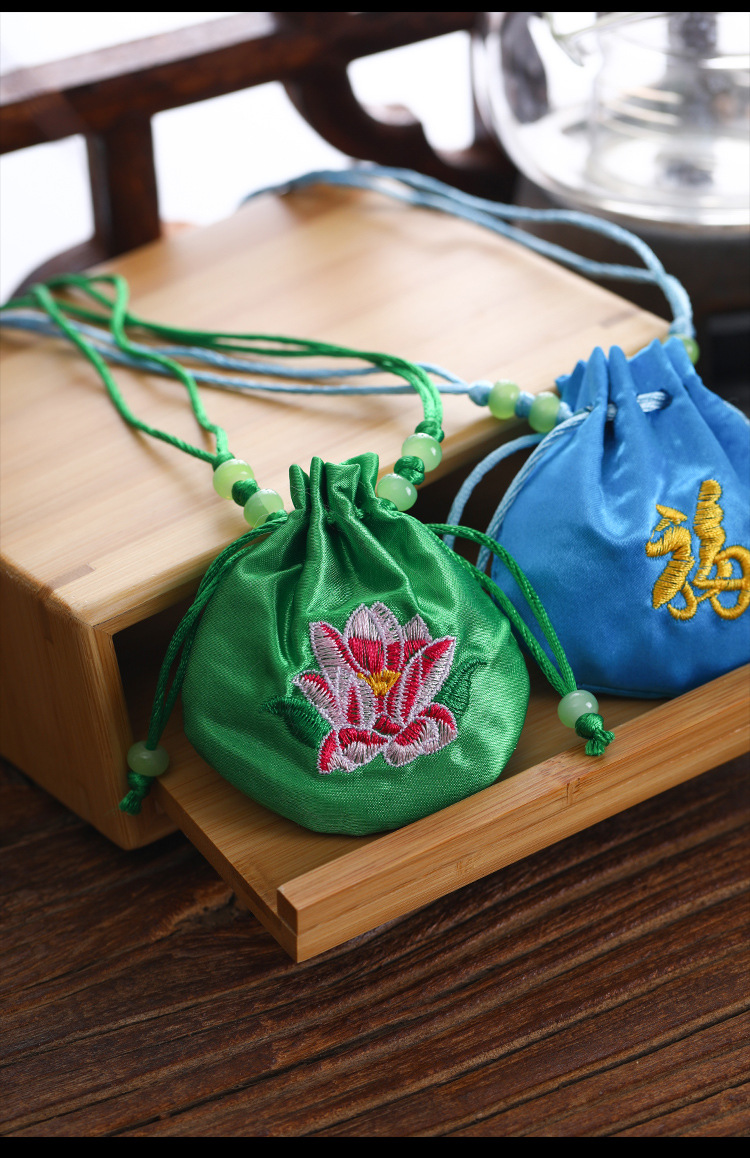 端午节香囊空袋香包驱蚊荷花包锦缎布艺刺绣空包袋子周岁挂脖批发