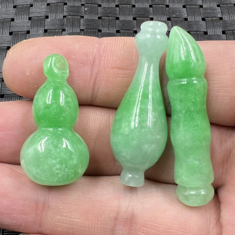 批发 翠玉葫芦挂件 白底青毛笔挂件豆绿色花瓶挂件项链坠玉石挂件