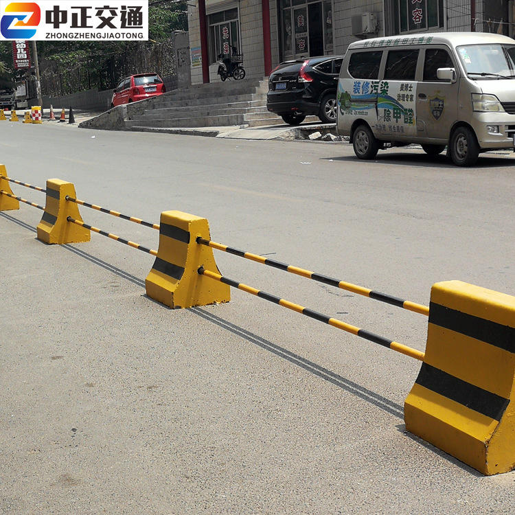 道路防撞墩交通水泥墩工地停车场高速路口混凝土护栏墩分流石墩子