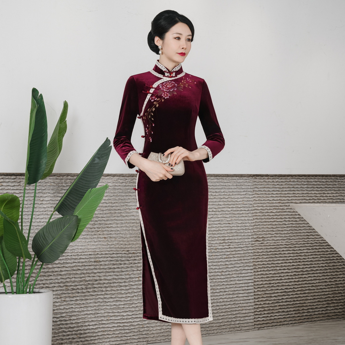鸿韵绣秋装新款改良丝绒旗袍气质高档结婚敬酒服喜庆中老年妈妈装