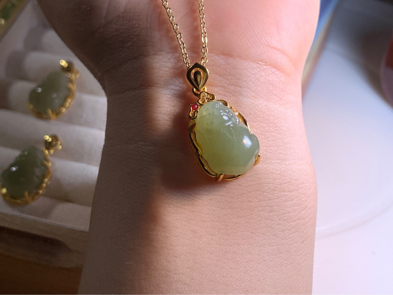 和田玉青海料貔貅吊坠 925银镀金镶嵌 国潮风设计 直播货源-阿里巴巴