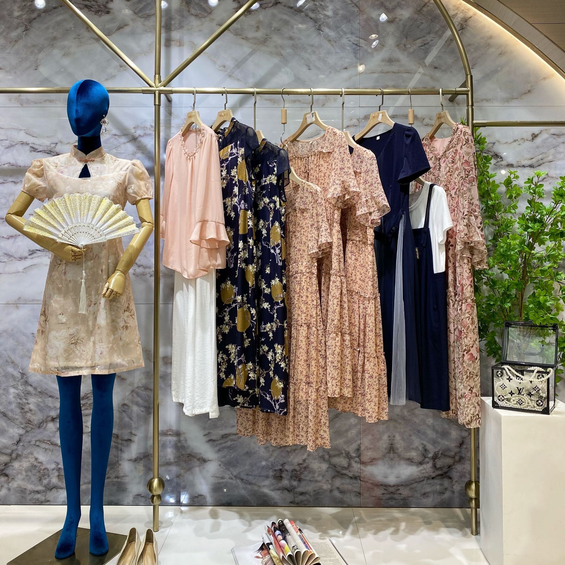 溪蔻精品大码女装22夏名媛优雅气质风简约大方实体直播尾货批发