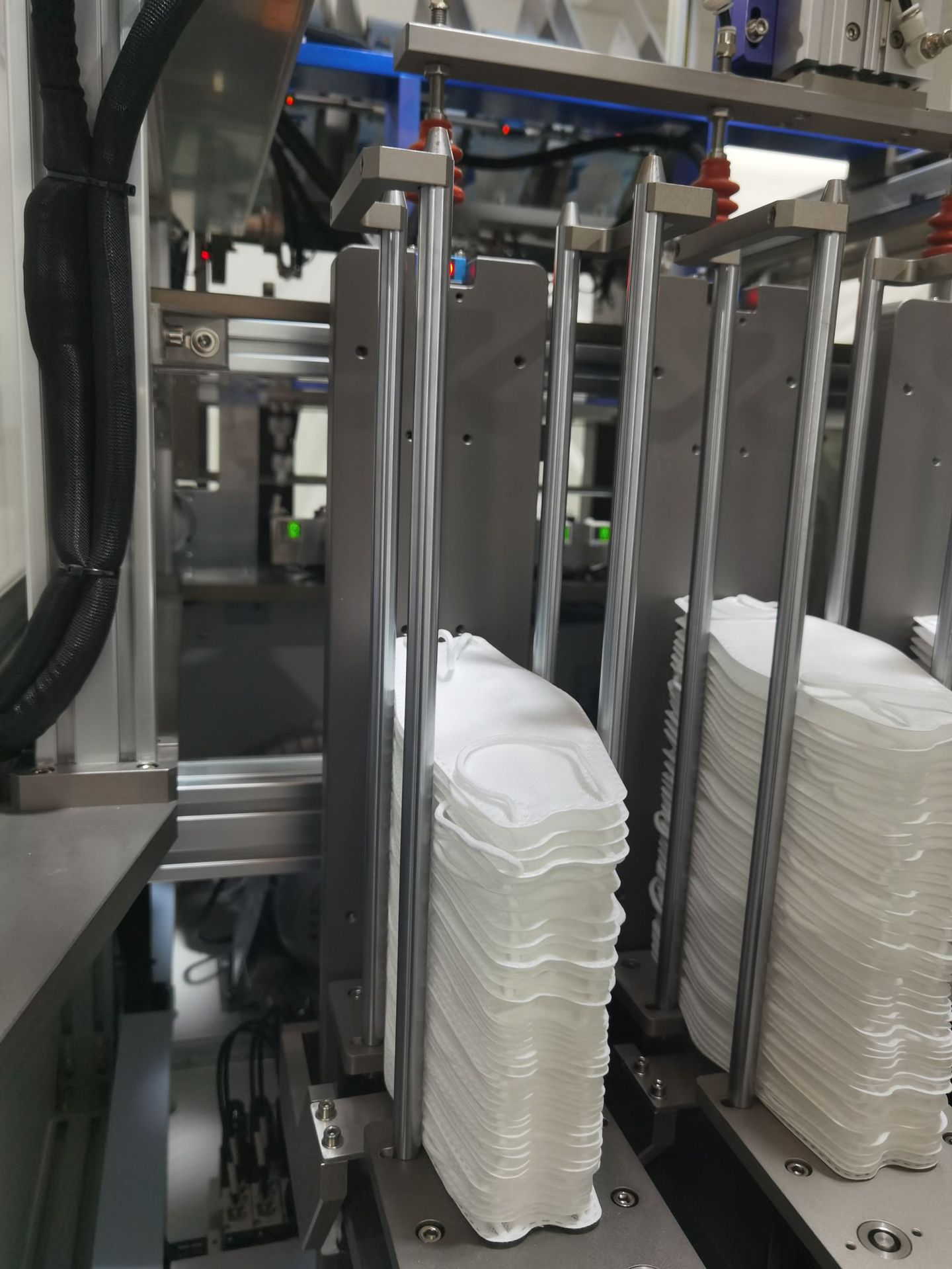 四通道kf94鱼形口罩机包装机韩国鱼型口罩全自动打包机70pcs/分钟