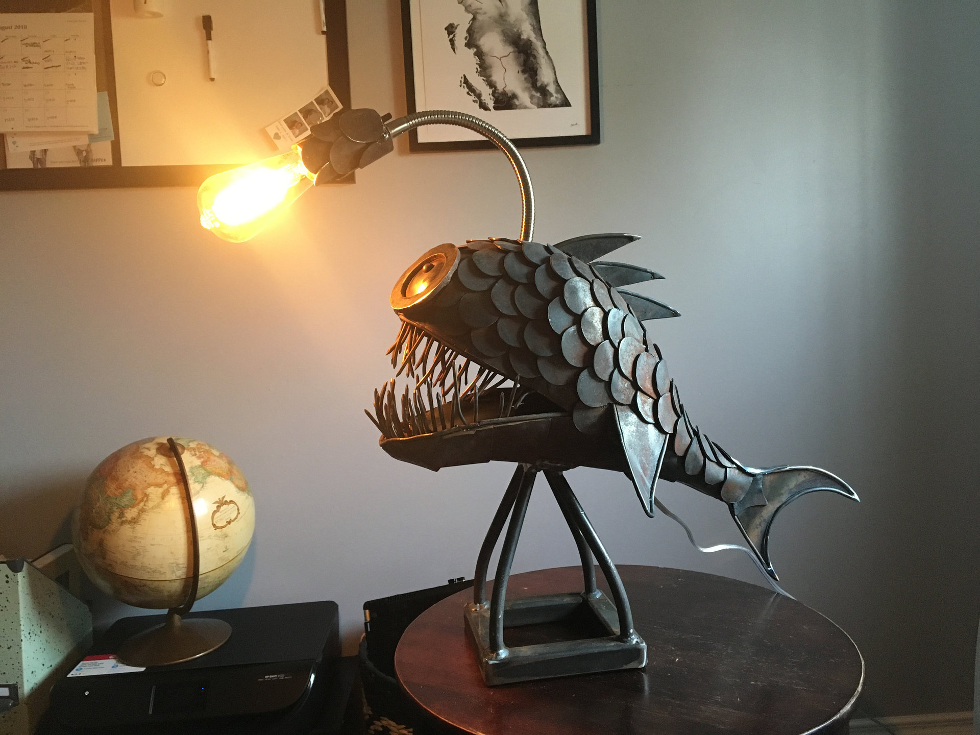 独立站新款 金属钓鱼爱好者 angler fish lamp 装饰台灯摆件